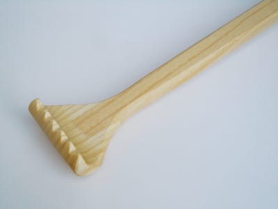 Rückenkratzer Holz