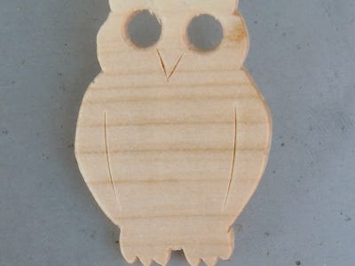 Anstecknadel Eule Holz