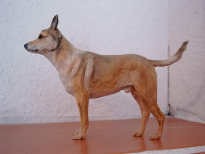 handgeschnitzter Hund Holz